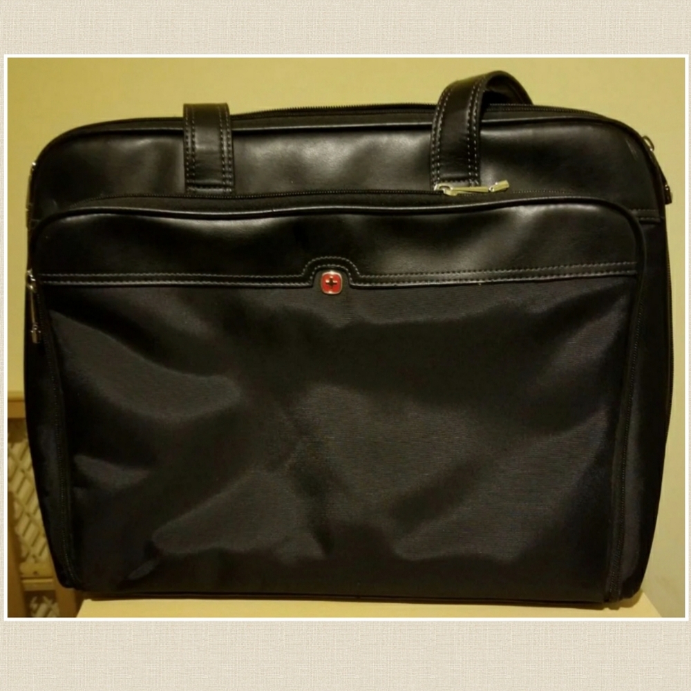 SWISSGEAR RHEA Leather Laptop Business Organizer